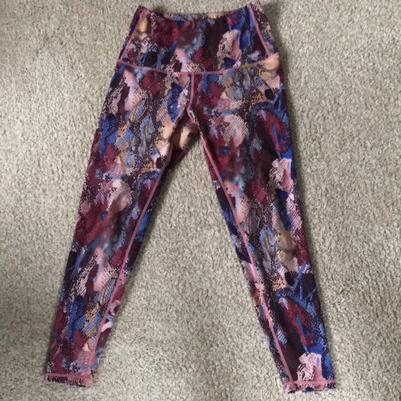 LIMITED EDITION Activewear Set - Picture 4 of 9